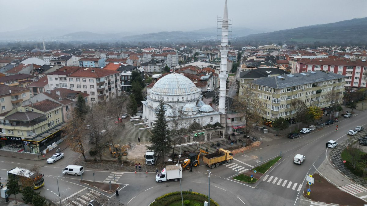 inegolbld's tweet photo. ✅ İnegöl Kent Konseyimizin önerisi doğrultusunda, camilerimizin çevresinde bulunan duvarları kaldırarak; çevre düzenlemesiyle birlikte vatandaşlarımız için daha erişilebilir bir ortam oluşturuyoruz. 🤝🏻 https://t.co/9Bmqj9vwb7