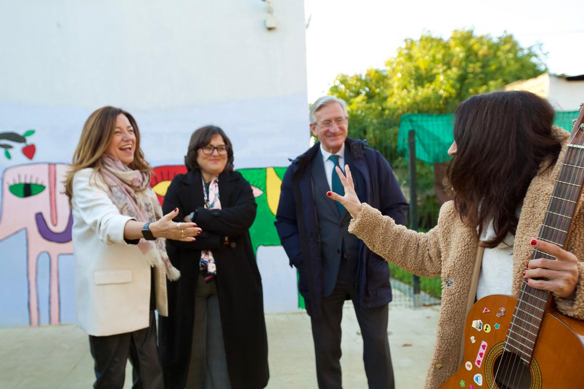 MC_CastilloMena's tweet photo. Visita al CEIP Vicente Alexandre y al IES Matilde Casanova de La Algaba (Sevilla), donde he conocido sus instalaciones y he escuchado a su comunidad educativa. https://t.co/t4EbDGrlSE