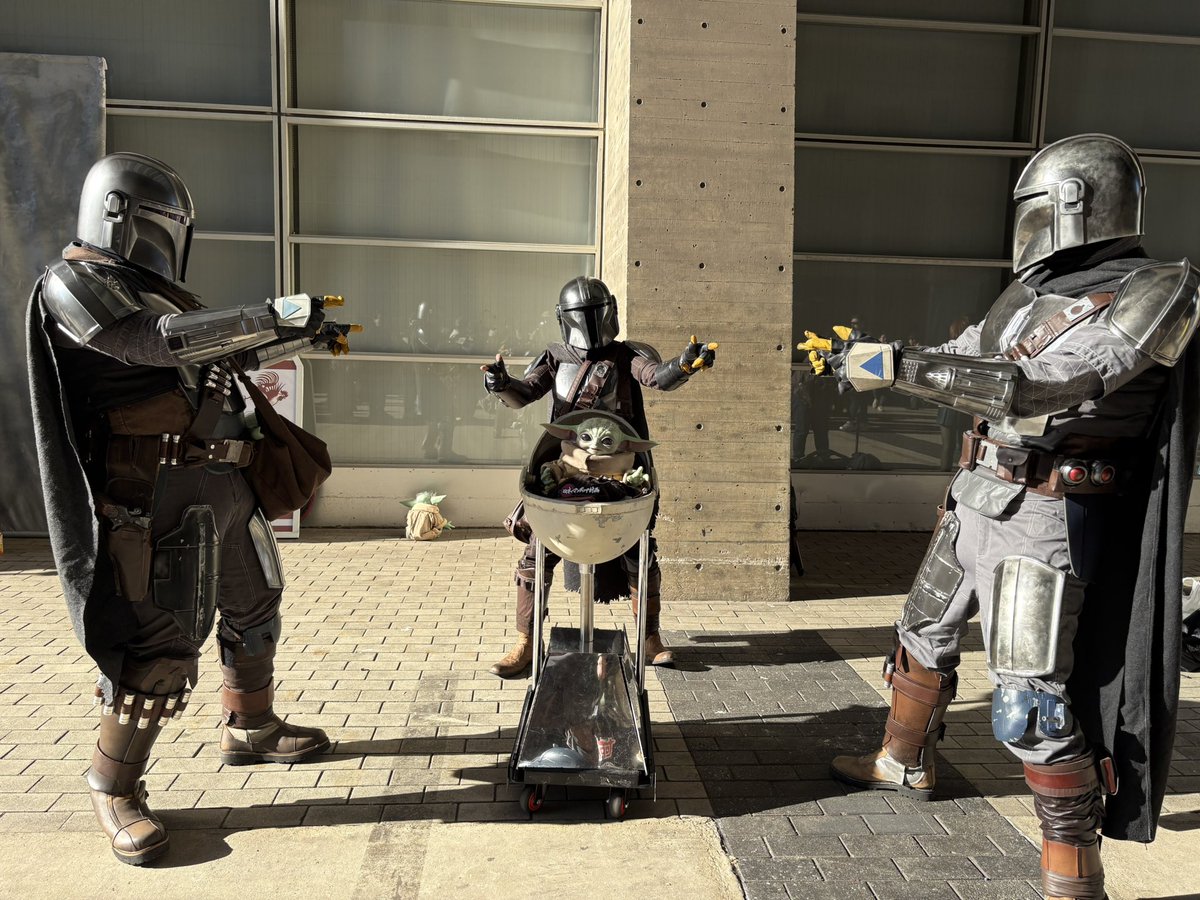 マンドー3人でスパイダーマンミームが
できました！

お前誰だ？とか言いあってそう
#TCC2025コスプレ
 #東京コミコン2025 
#マンダロリアン