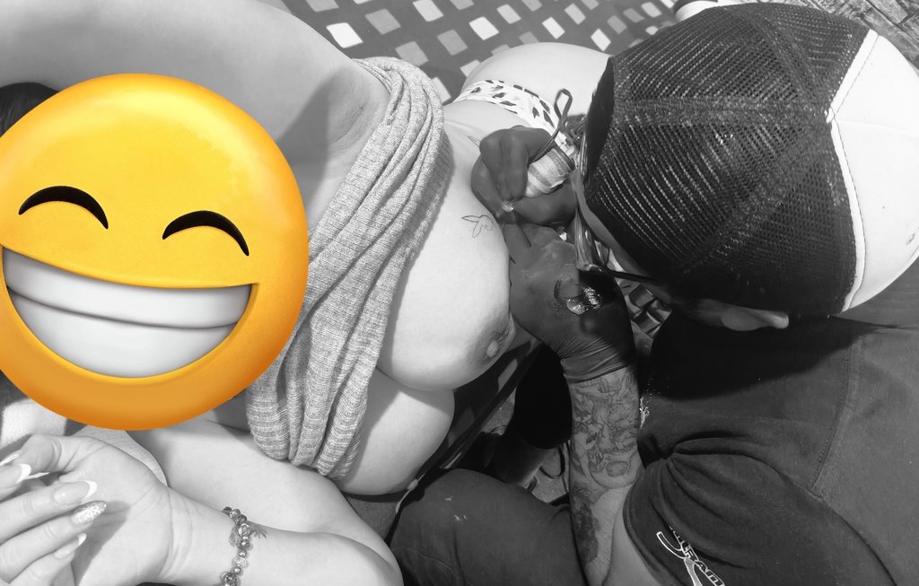 Aquí casual tatuandome ‼️‼️‼️‼️😆🐰🐰