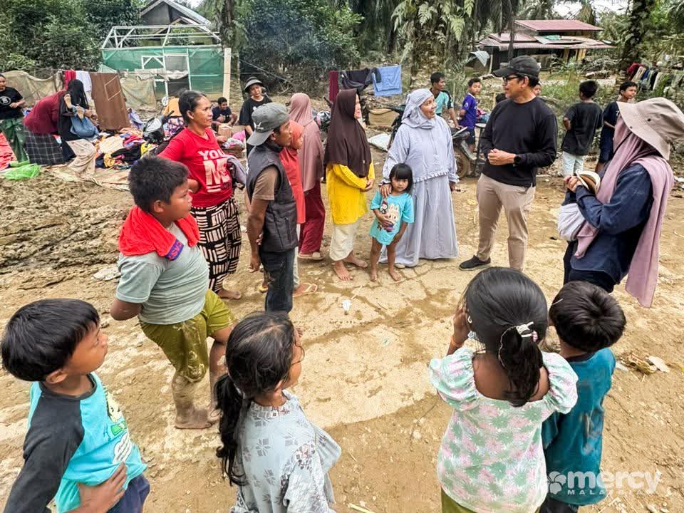 Marchfoward's tweet photo. MERCY Malaysia sudah tiba di Acheh dan Sumatera dan membantu mangsa banjir di sana

Ketika ini operasi mereka tertumpu di Desa Tanjung Mancang di Aceh Tamiang Indonesia bagi membantu 450 keluarga yang terjejas di sana

Kepada yang nak menyumbang boleh ke 

8606129117(CIMB Islamic Bank Berhad).
Ref : Sumatra-Aceh