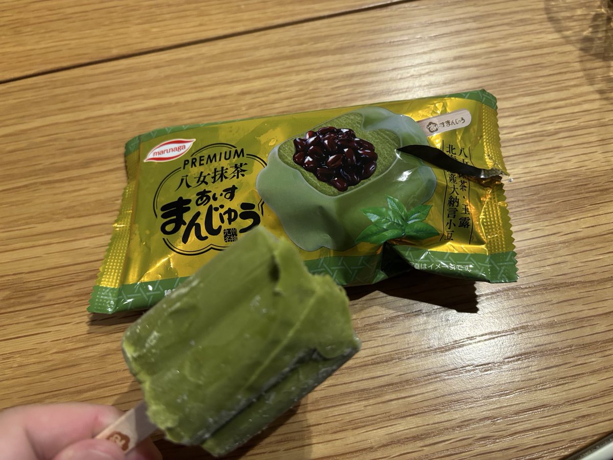 garyudeikou's tweet image. 風呂上がり〜🛁

こんばんアイス🍨

ついにゲットしました！！
『あいすまんじゅう八女抹茶』

あずきと抹茶の組合せは最高ですね👍

#丸永製菓
#あいすまんじゅう
#抹茶
#コンペやチームのスポンサー希望（笑）