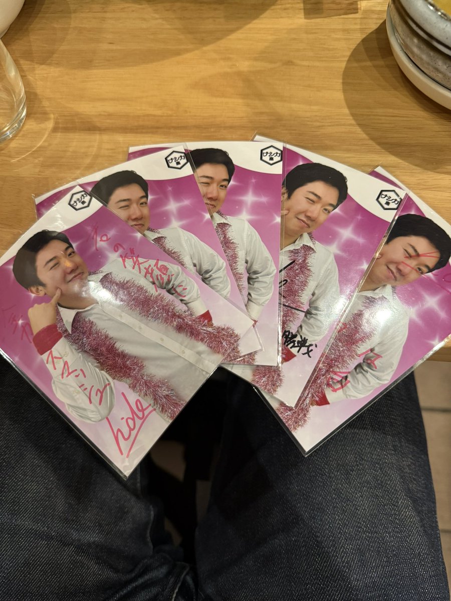 ナシカ座さんのワラゲキ8！
90分と思えないくらいあっという間でした！
終始大笑いしてた🤣

キーホルダーは早速バッグに装着！
ブロマイドは布教活動に使います😎

#ワラゲキ8
#ナシカ座