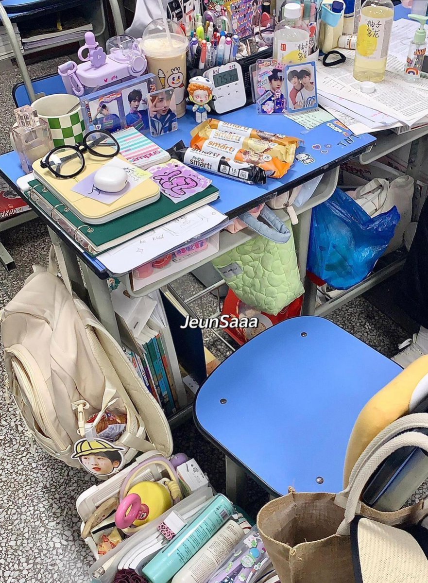 datavate's tweet photo. 桌面乱=效率低？3步整理书桌：①分层收纳架放常用文具②文件盒按项目分类③绿植/香薰添氛围～清爽办公区，灵感秒到账 https://t.co/8mWgQqlyZf