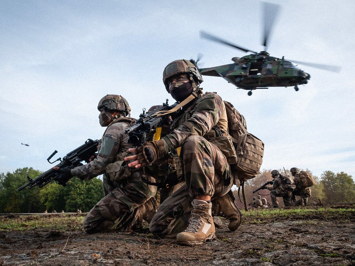 🇫🇷🪖 TECH | L’Armée de Terre pourra bientôt LOCALISER ses soldats sans GPS. La PME française Sysnav a mis au point un CAPTEUR révolutionnaire fixé à la cheville, capable de suivre les déplacements des combattants même en cas de brouillage.