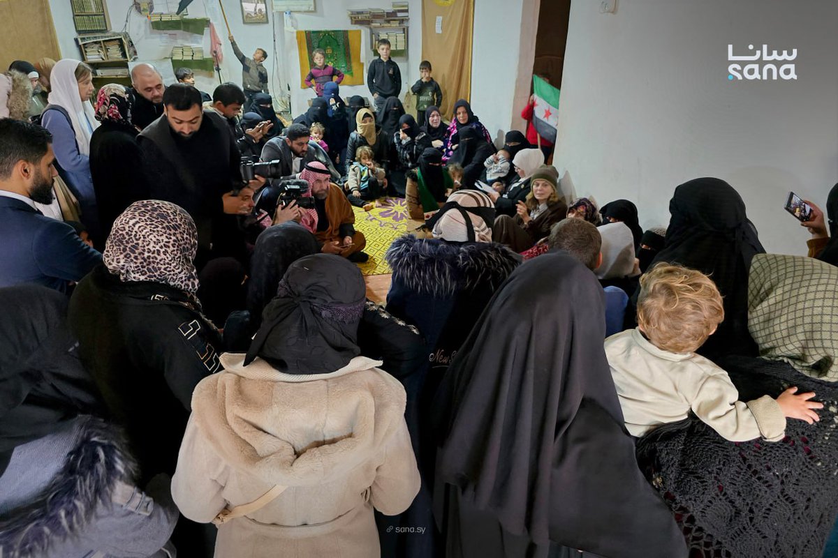 SANAEnOfficial's tweet image. Minister of Social Affairs and Labour Hind Kabawat visits one of the camps in Idleb Province to inspect the conditions of the displaced and identify their needs.
#Idleb 
#idp 
#SANA