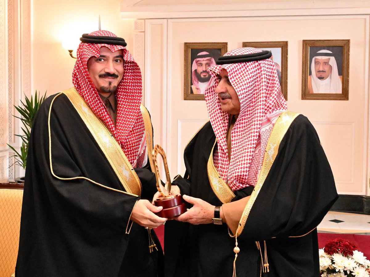 حققت جمعية تبوك للعمل التطوعي للعام الثاني  بجائزة تبوك للعمل التطوعي" مسار تفعيل العمل التطوعي حيث تسلم التكريم من سمو #أمير_منطقة_تبوك الأمير #فهد_بن_سلطان_بن_عبدالعزيز  رئيس مجلس الادارة الأستاذ : محمد العوده خلال حفل تكريم الفائزين بجائزة تبوك للعمل التطوعي في دورتها الثانية