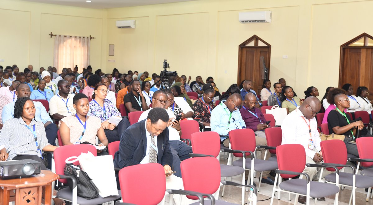 Prof. <a href="/EdwineBarasa/">Edwine Barasa</a>, Executive Director, @kemri_wellcome, delivered a keynote address on the Social Health Insurance Fund (SHIF), Kenya’s mandatory public health insurance scheme that has replaced the National Health Insurance Fund (NHIF). His presentation focused on resource