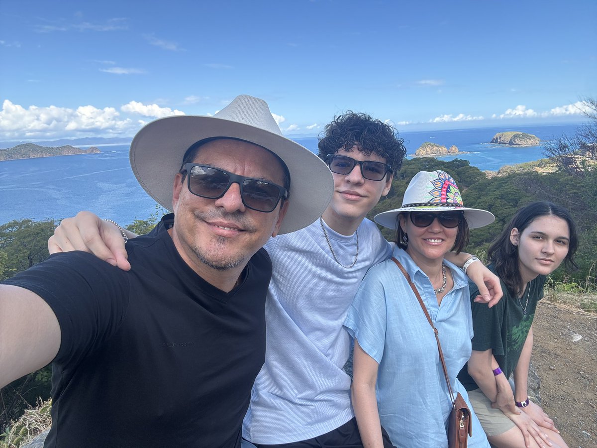 eidelrt's tweet photo. Fin de semana junticos. 🥰
De paseo por Guanacaste. 🌞🏝️🌳😎 https://t.co/E1RgGeVb02