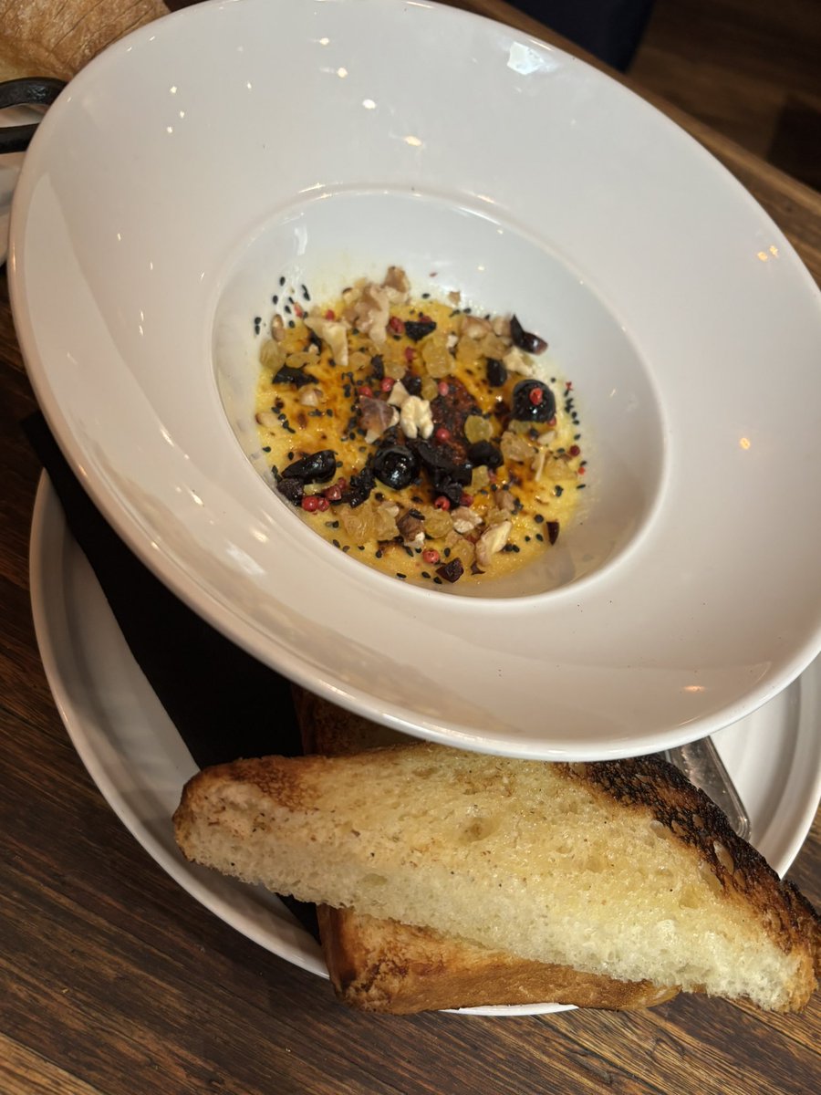 Tonight’s specials are pure comfort with a touch of luxury. ✨Indulge in our silky Foie Gras Custard with Brioche and savor the richness of Beef Bourguignon with pommes purée — the perfect winter warm-up. 🍷🥘
#MusselBarBethesda #BethesdaEats #DMVFoodie