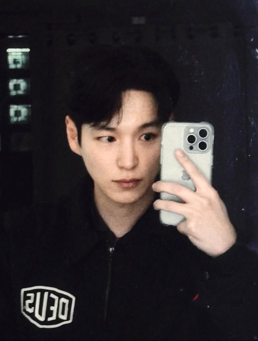 ilusejun's tweet image. CHAN POSTED AGAIN OMG WIDJWKXKSKXKKAKZZKAK