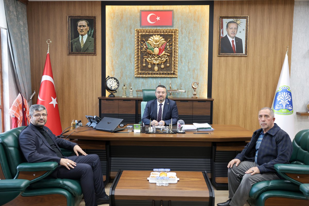 Afyonkarahisar İl Genel Meclis Üyesi Ali Açıkgöz ve beraberindeki heyet, Sandıklı Belediye Başkanımız Adnan Öztaş’ı makamında ziyaret etti. Gerçekleşen ziyarette ilçemizle ilgili yürütülen çalışmalar ve planlanan projeler hakkında karşılıklı görüş alışverişinde bulunuldu.