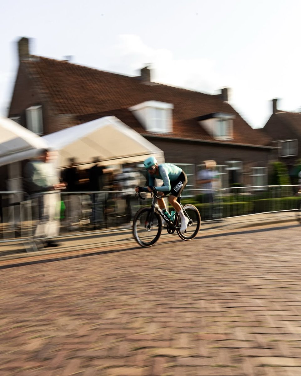 FeltBicycles's tweet photo. Speed isn’t an accident. It’s the result of focus, discipline, and a machine built for those who refuse to settle.
When the road demands more, sharpen your mindset, own the pace, and charge forward with purpose.
Felt is fast.
#FeltBicycles #FeltIsFast https://t.co/fabTg20aKt