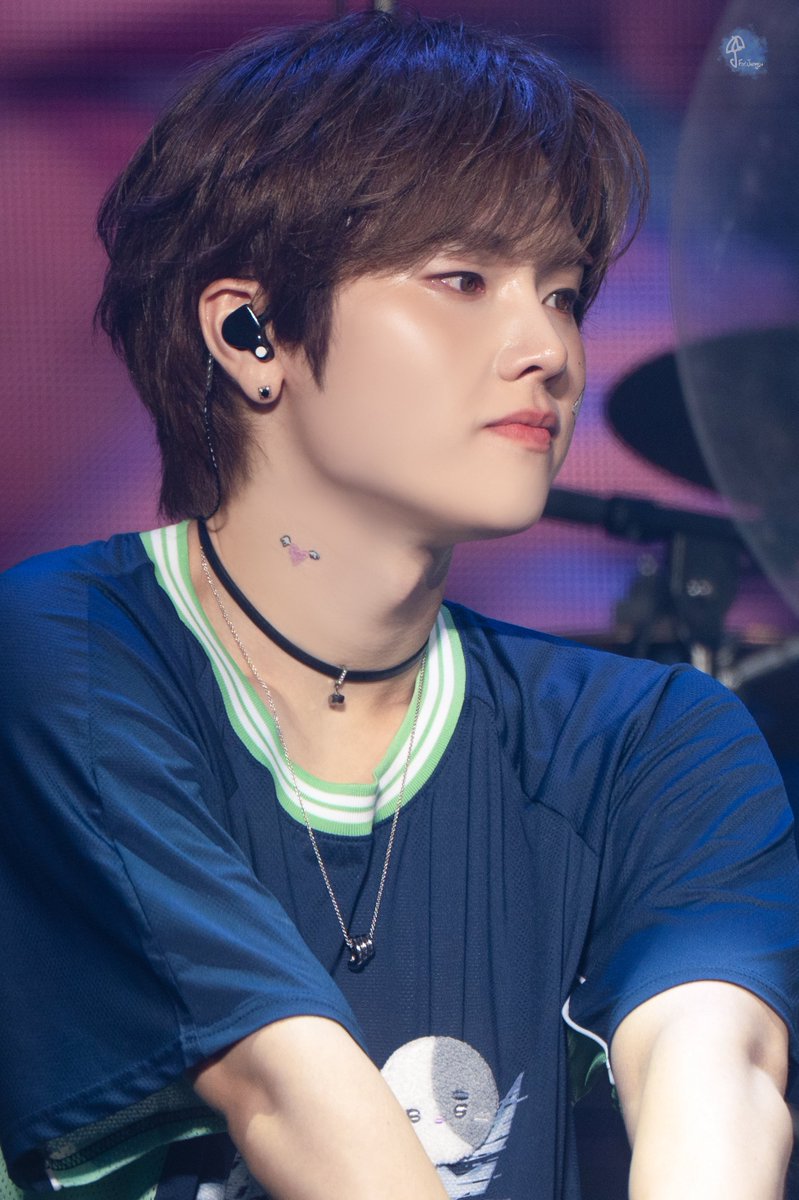 Umbrella tweet media