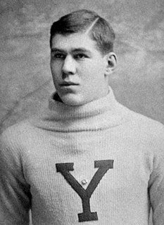 EurekaKreuzwort's tweet image. Der #Yale-Student William Heffelfinger wurde 1892 zum ersten professionellen #Football-Spieler. Nach seinem Erfolg im damals unbezahlten Amateursport boten ihm für ein Spiel zw. den Rivalen Allegheny und Pittsburgh beide Teams Geld für seine Teilnahme an.