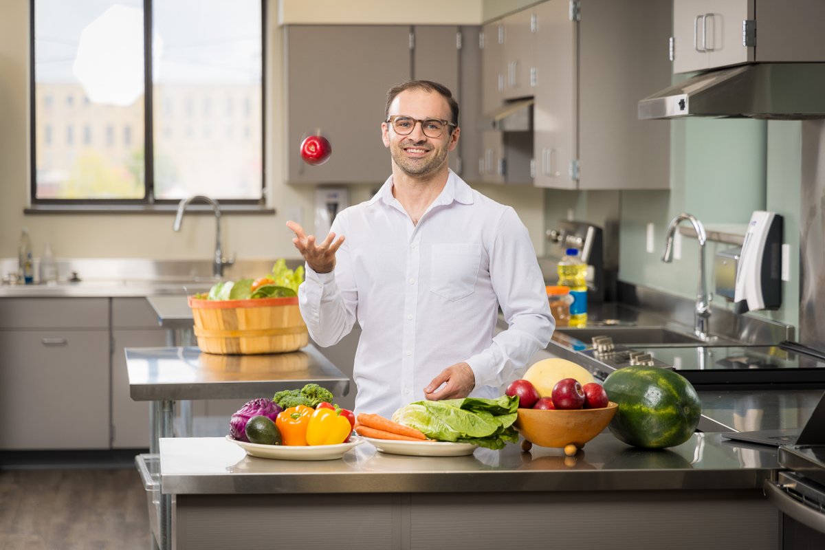 matcmilwaukee's tweet image. Troy Luengen’s journey at MATC shaped his passion for nutrition. Today, he’s helping Milwaukee families eat better by providing hands-on guidance, support and education through his work as a community nutritionist. 

Learn more 🔽 
matc.edu/who-we-are/tra…