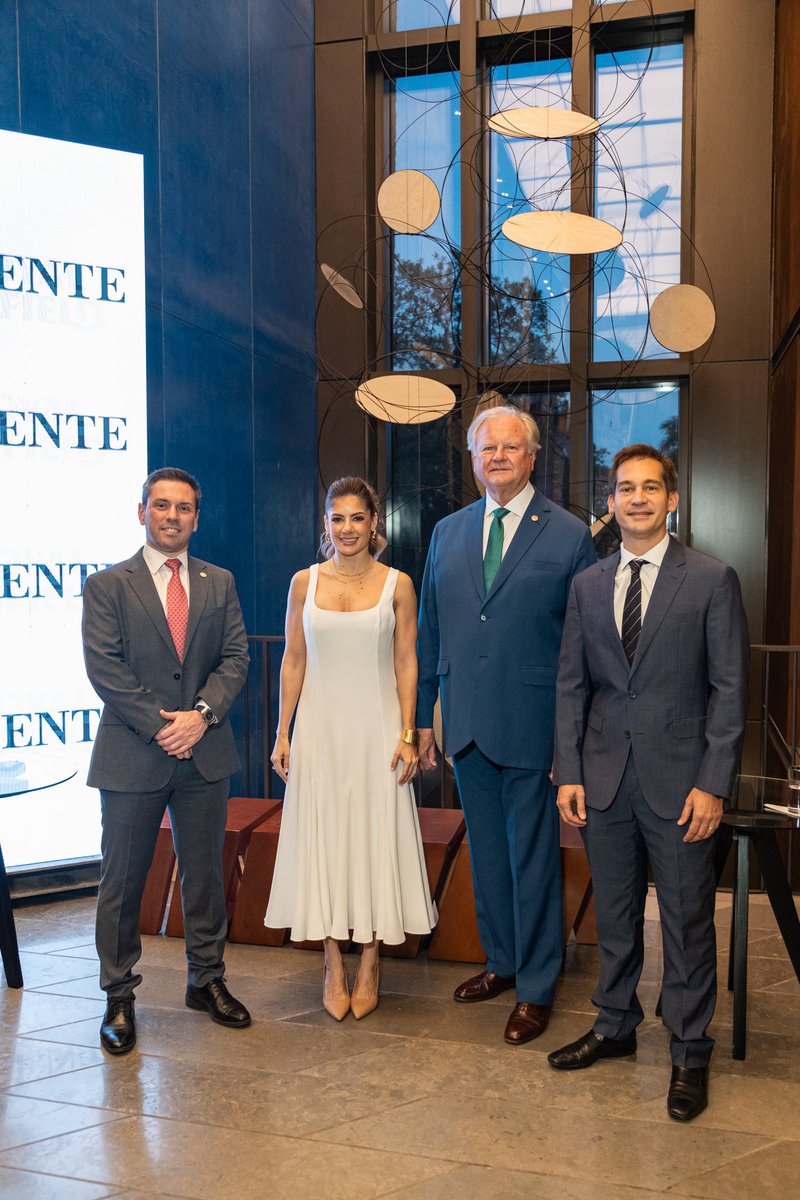 amcham_py's tweet image. ¡Brindis de fin de año en la Embajada! 🇺🇸

Celebramos lo construido en el 2025: vínculos que se fortalecieron, proyectos que crecieron y nuevas ideas que ya toman forma. 🥂

Gracias por acompañarnos y ser parte de un año especial. 💫

@FundacionAMCHAM @laembajada