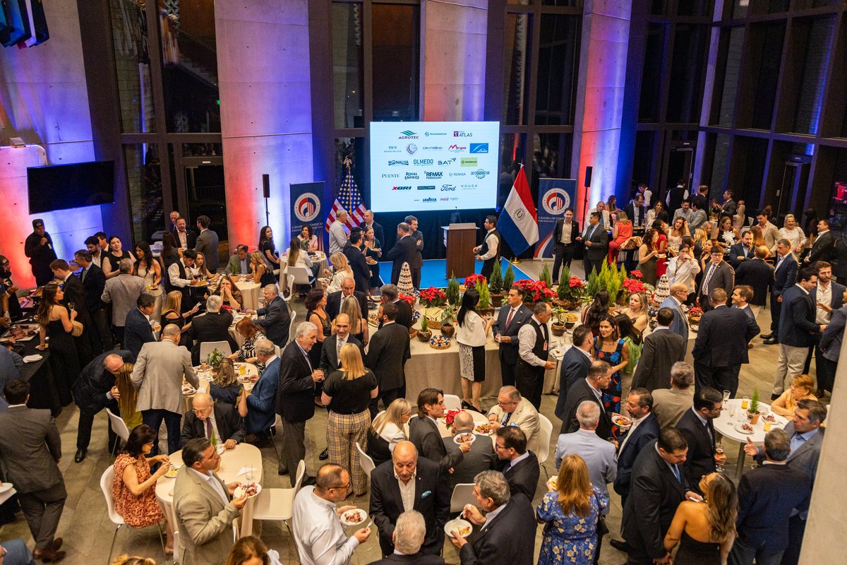amcham_py's tweet image. ¡Brindis de fin de año en la Embajada! 🇺🇸

Celebramos lo construido en el 2025: vínculos que se fortalecieron, proyectos que crecieron y nuevas ideas que ya toman forma. 🥂

Gracias por acompañarnos y ser parte de un año especial. 💫

@FundacionAMCHAM @laembajada