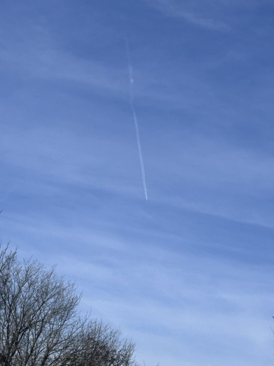JoshFresia's tweet photo. @GovMikeKehoe Please help Stop Chem Trails over Missouri!! This is toxic to humans, animals, crops etc. These photos were from today. We the people Do Not Consent!! https://t.co/qoefrKkA6P