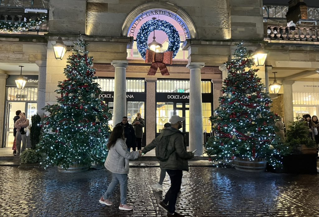 theroyalfactor's tweet image. Dear @Councillorsuzie, @TRobinsonNewEra, @nigel_farage and other anti-London ambassadors. I walked from Holborn to the West End today, and London is busting Christmas. Any oafs out there who believe these frauds’ claims that people are ‘offended by Christmas’, here are some pics.