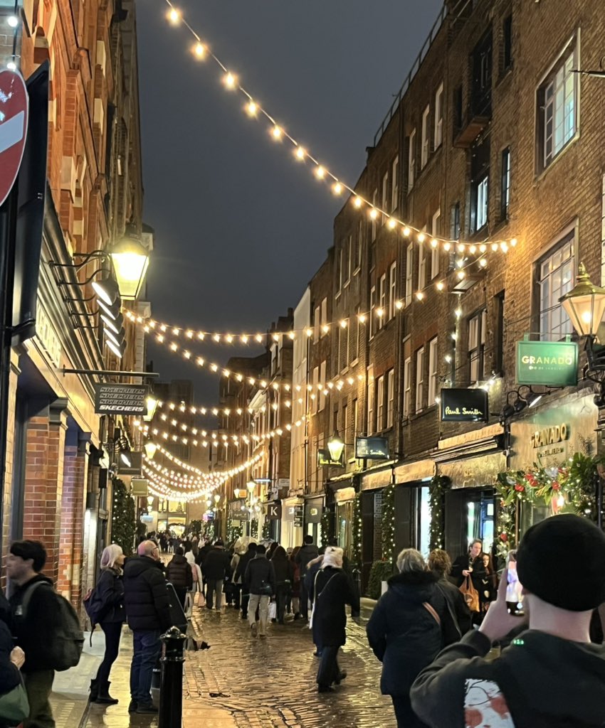 theroyalfactor's tweet image. Dear @Councillorsuzie, @TRobinsonNewEra, @nigel_farage and other anti-London ambassadors. I walked from Holborn to the West End today, and London is busting Christmas. Any oafs out there who believe these frauds’ claims that people are ‘offended by Christmas’, here are some pics.