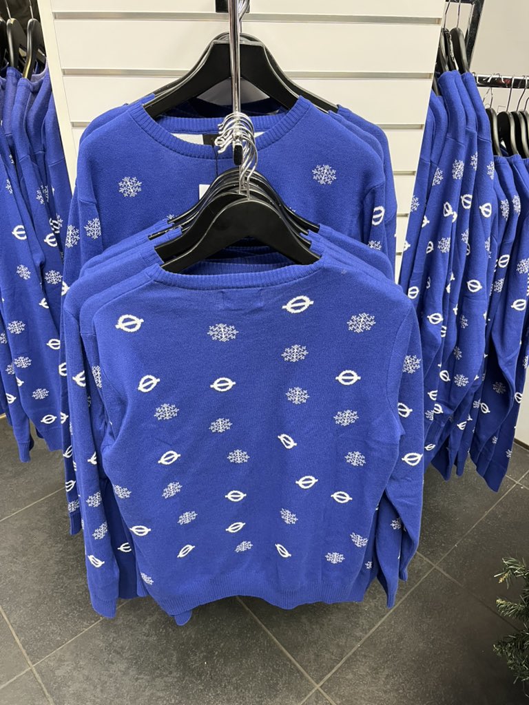 theroyalfactor's tweet image. Dear @Councillorsuzie, @TRobinsonNewEra, @nigel_farage and other anti-London ambassadors. I walked from Holborn to the West End today, and London is busting Christmas. Any oafs out there who believe these frauds’ claims that people are ‘offended by Christmas’, here are some pics.