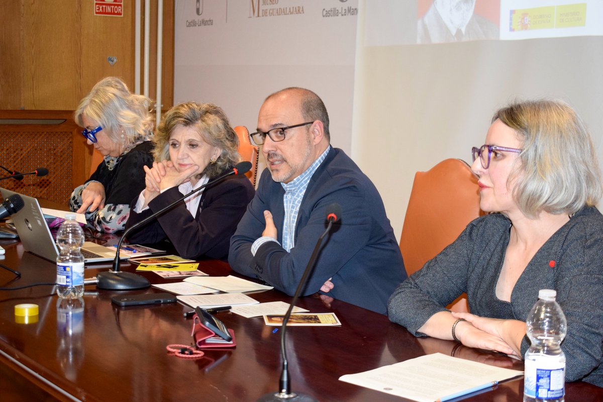 🌹Inaugurada en #Guadalajara  la exposición ‘Como el Cristal. Una vida transparente’, homenaje a Pablo Iglesias Posse en el centenario de su muerte.

↪️Recorre la vida del propio Iglesias y de la realidad social de la España de finales del siglo XIX

🔗goo.su/mxIhp