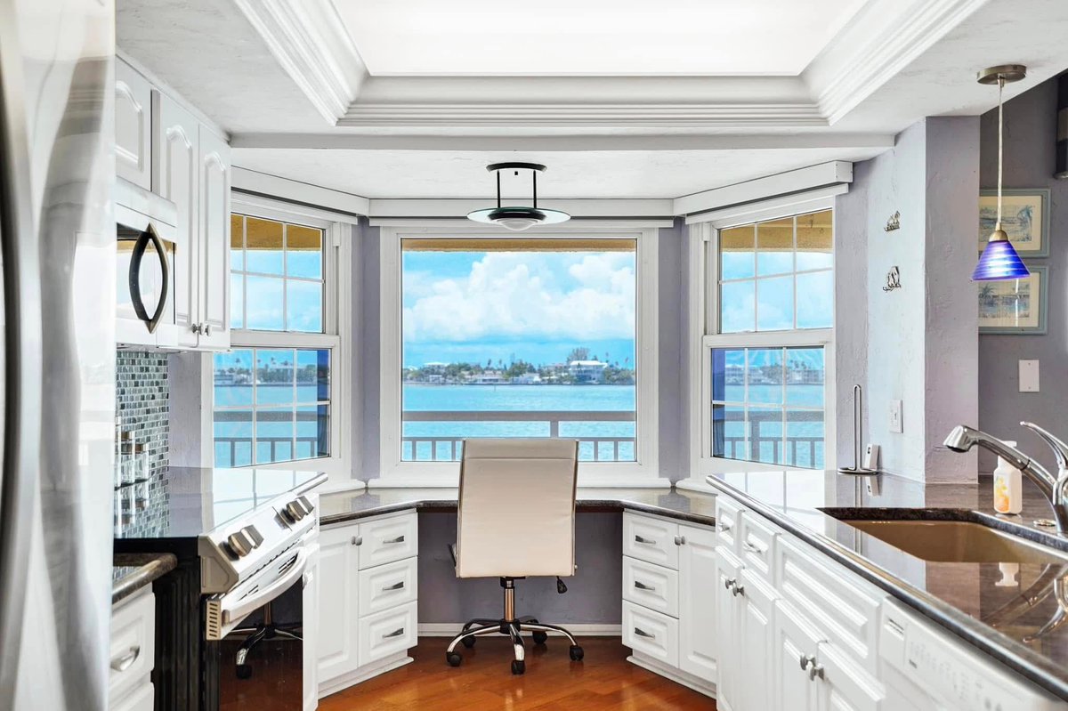 Just imagine sipping your coffee from this rooftop terrace 😍🌊 For rent in Tierra Verde! 

📍 370 8th Ave N, Tierra Verde, Florida 
🛏 2 Beds | 🛁 2 Baths | 📐1,280 Sq Ft

Click for details! 🔗 zillow.com/homedetails/37… 

#tierraverde #stpetersburgflorida #stpetefl