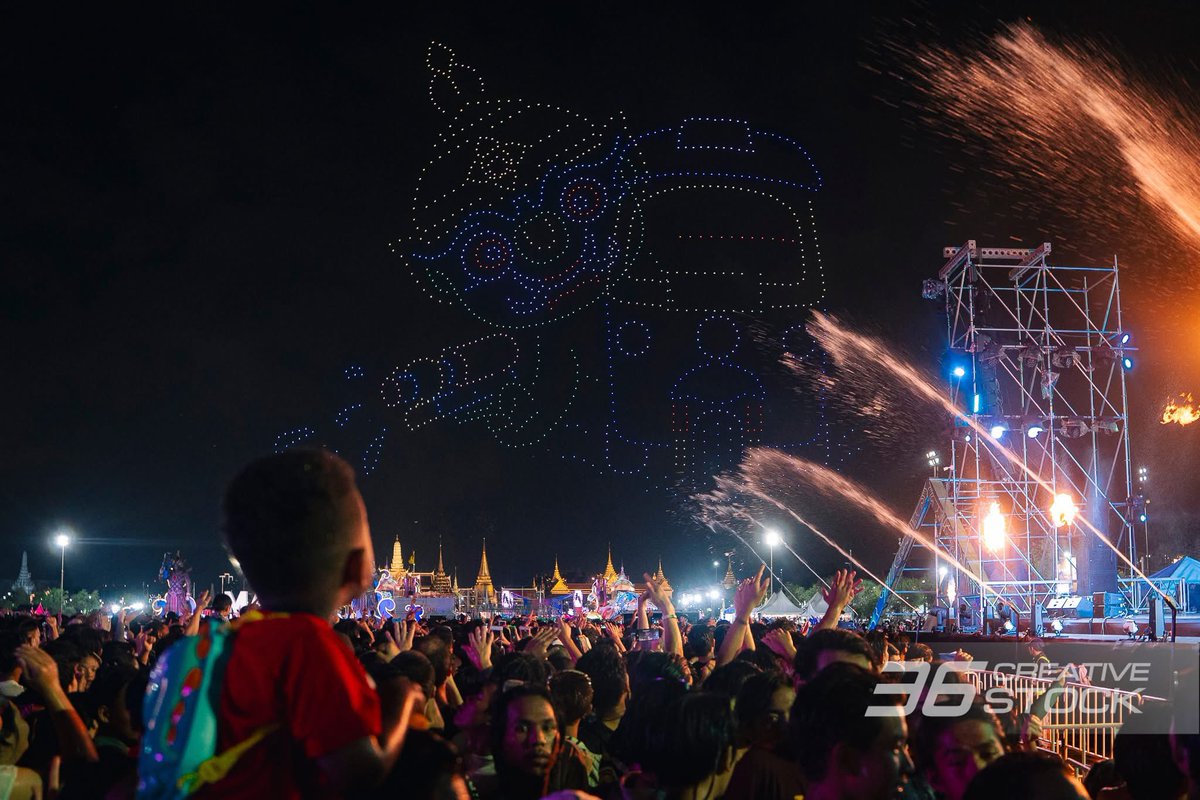 fnnfmfnn's tweet photo. สิ่งที่รัฐบาลแพทองธารทำคือดึงความเป็นไทย มานำเสนอให้เป็น pop culture สร้าง soft power ที่ทั้งประเทศล้อเลียนแต่กลายเป็นสิ่งที่เรานึกออก ว่าอะไรคืออัตลักษณ์ของไทยที่ร่วมสมัย หมูเด้ง ซีรี่ย์วาย ไฟนีออนเครื่องหัว pride month ถ้าวันนี้เรายังมีรัฐบาลที่ใส่ใจนะ จะดีแค่ไหนในสายตาโลก https://t.co/0Xxb8LXzjJ