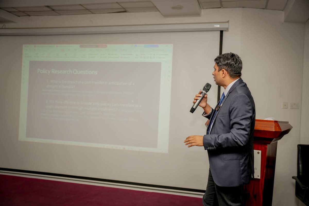 SoDMA_Somalia's tweet photo. 4/ Commissioner Mohamud emphasized broad collaboration between government and international partners and urged participants to present practical ideas and produce a unified national anticipatory-action plan. https://t.co/exYGnmEm4v