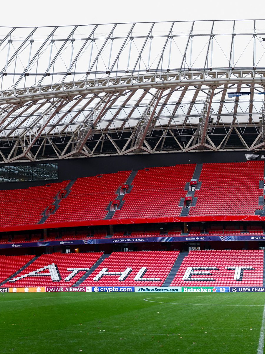 산 마메스 스타디움 전경과 UCL 브랜딩