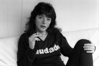 Quero recordar a Clara Pinto Correia como a conheci. Os seus livros e a sua irreverência criativa foram muito inspiradores para mim e para a minha geração. Descansa em Paz.