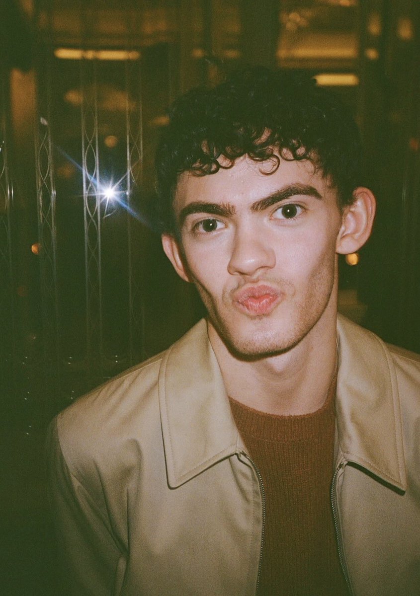 He’s so gorgeous 🤍🤍
#joelocke