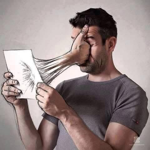 أسوأ الرجال.. الرجل المتلون .. يدعي المثالية وهو أبعد ما يكون عنها، يتحدث عن القيم وهو أول من يخالفها، ويبدل مواقفه تبعاً لمصلحته، ثم يختبئ خلف قناع الفضيلة ليغطي تناقضه. 
لكن مهما حاول التجمل.. الوجوه الزائفة تسقط اقنعتها وتنكشف حقيقتها مهما طال الزمن.