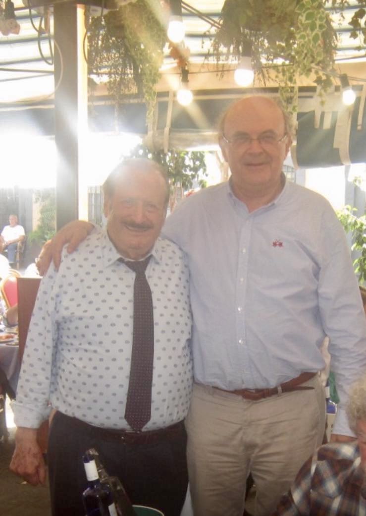 Queremos mostrar nuestro recuerdo emocionado a Silvestre Sánchez, empresario ejemplar, generoso, el mejor embajador de Salamanca en Barcelona y, sobre todo, amigo entrañable. 

DEP.