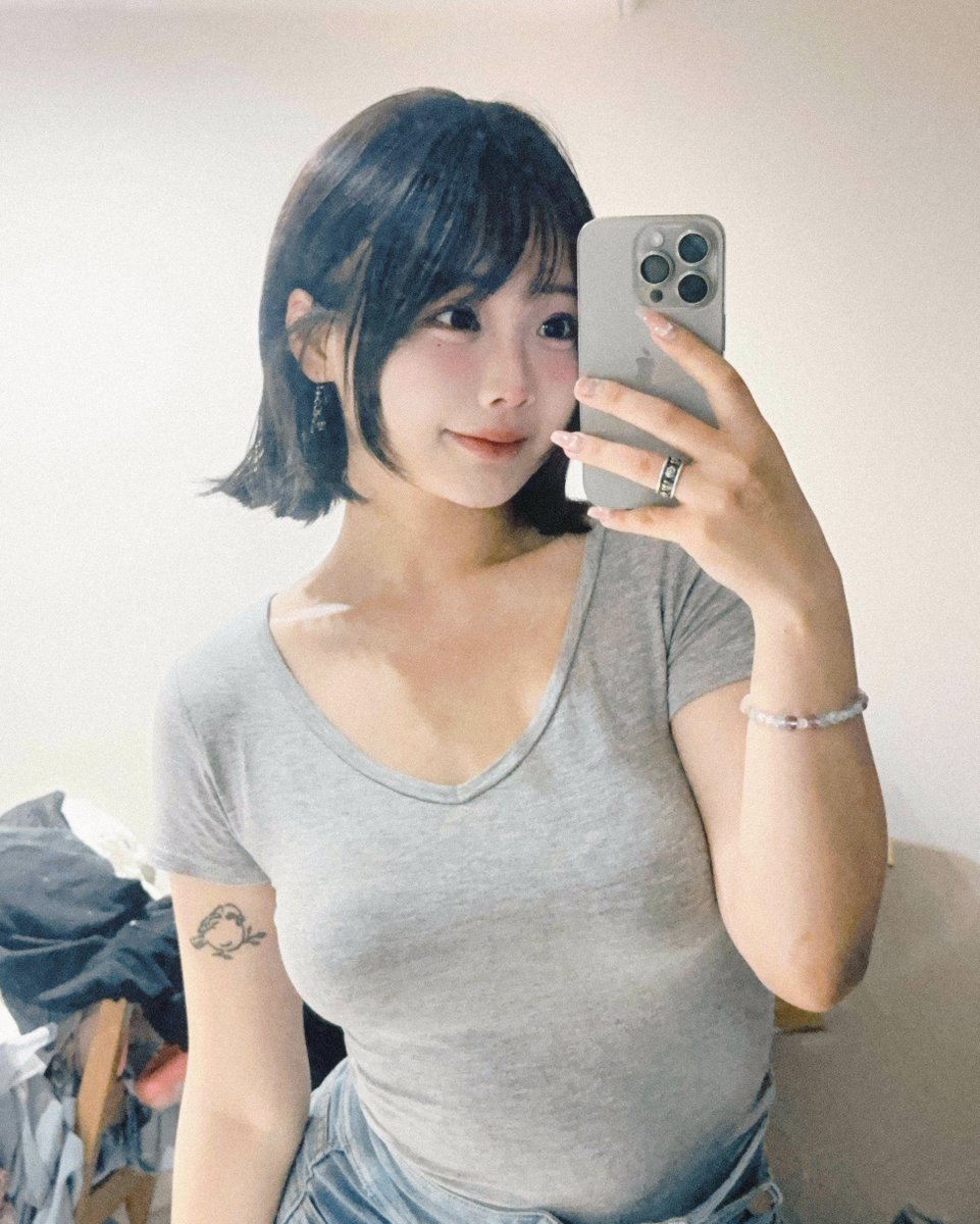 mimimiyu0214's tweet image. Would you date a girl with smaller 🍒s?