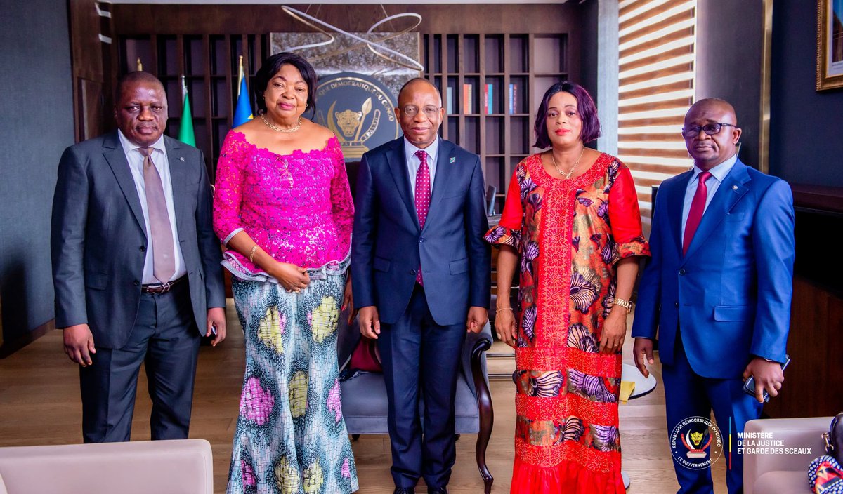 09/12/2025| Avant les vacances parlementaires, j’ai échangé avec le caucus des députés de la Tshopo autour du dossier FRIVAO.
Cet échange franc et constructif a permis de clarifier les enjeux, d’écouter les préoccupations des élus et de réaffirmer notre volonté commune de bâtir