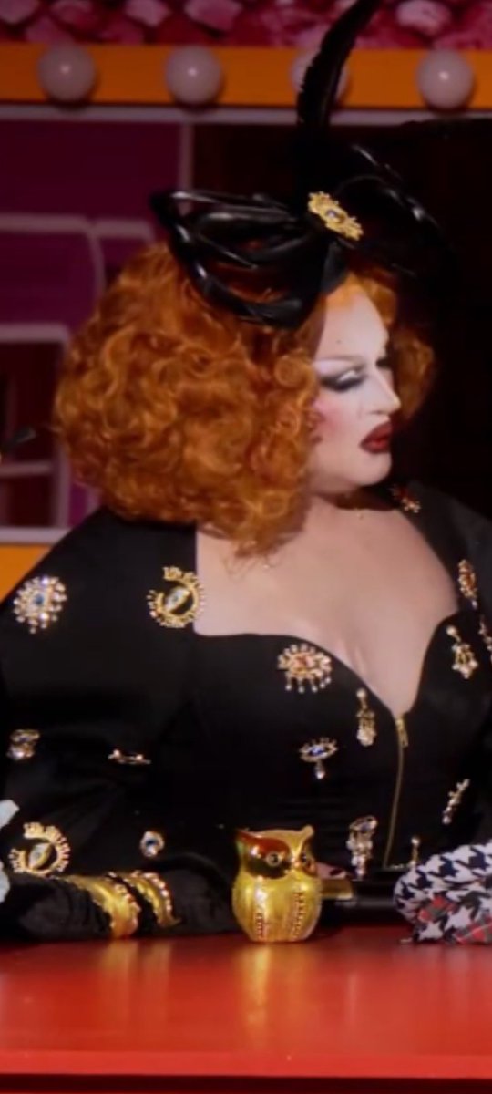 Jinkx Monsoon is in the room.
