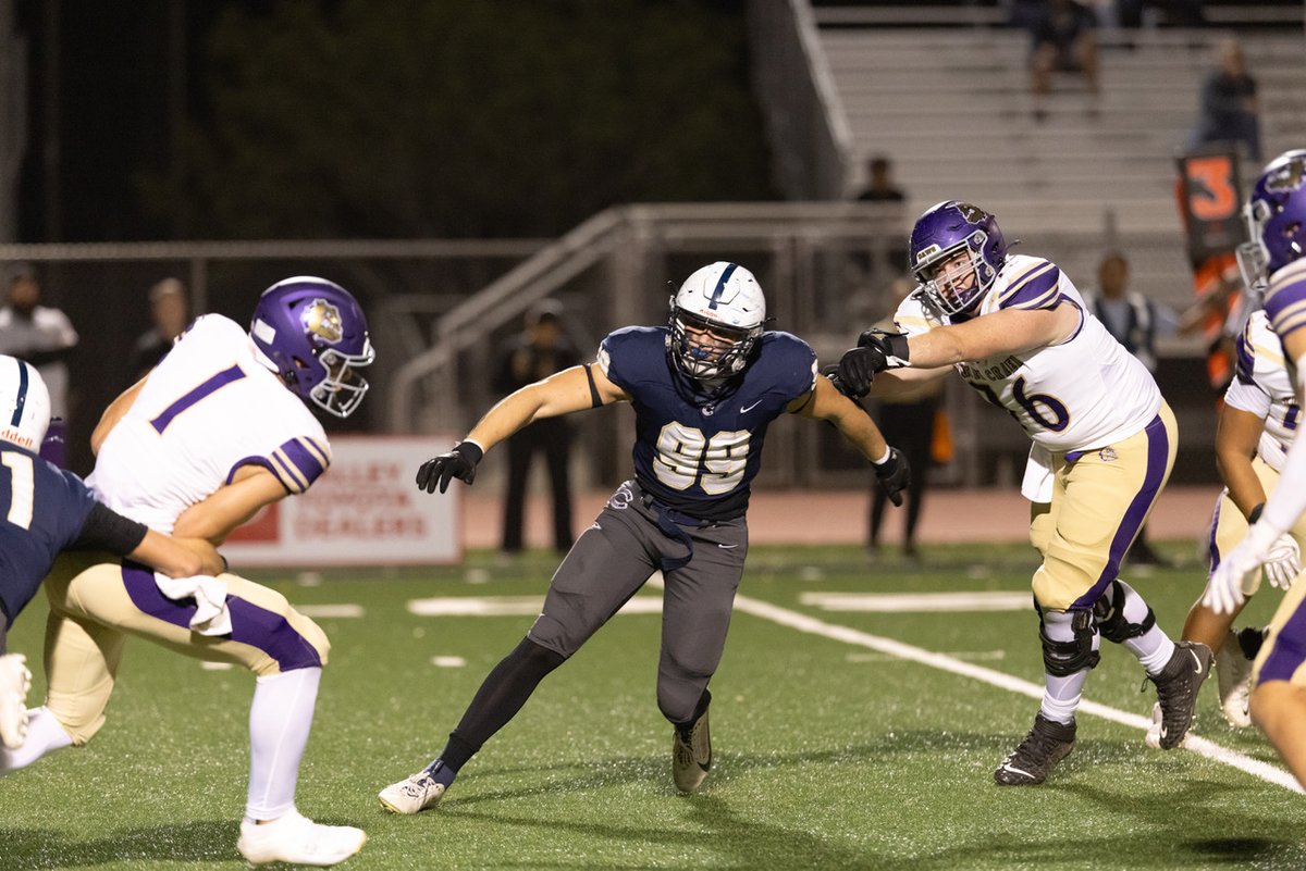 brad_voss_'s tweet photo. 2x Vosses ☑️
2x States ☑️
2x 2025 State Championships (MN 2A and AZ 6A) ☑️🥇🏈💪

Congrats to c/o 2026 @romanvoss2 and c/o 2027 @Logan_Voss_ on great 2025 seasons for you and your teammates.

@JCCHuskiesFBALL
@GopherFootball
@CasteelFootball

@PilotSports
@CrisVossPhoto https://t.co/LGNodE6YQg