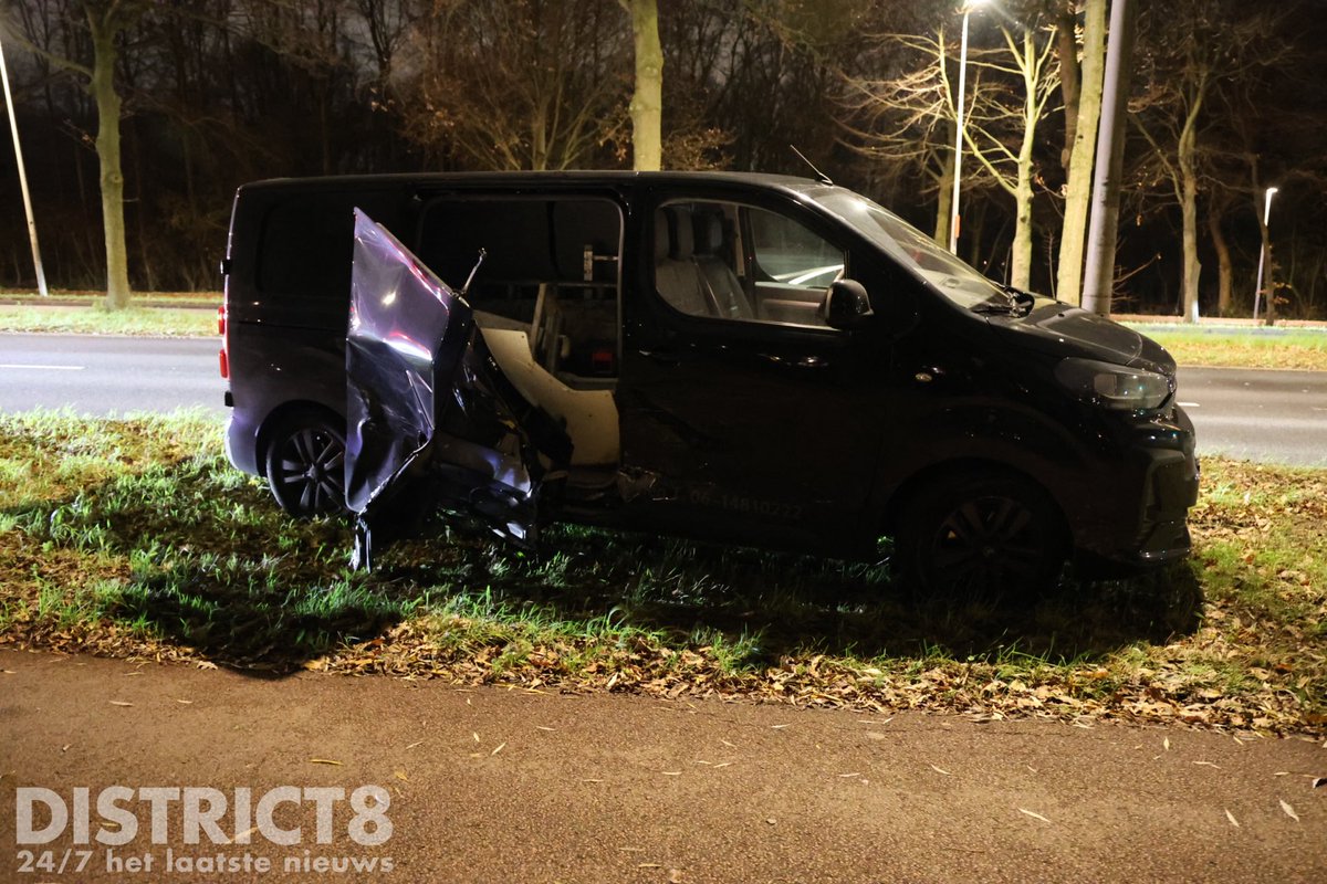 Aanrijding tussen auto en busje Lozerlaan Den Haag
