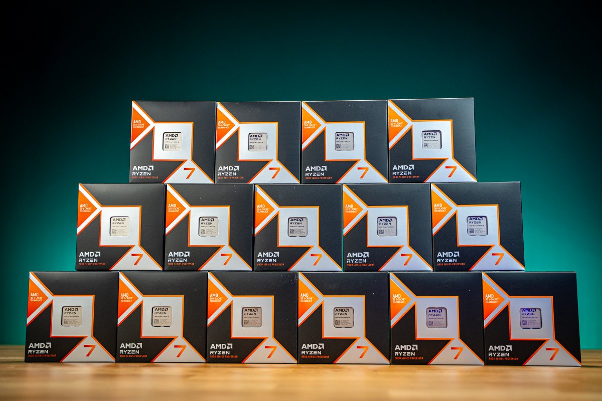 JeffMStinson's tweet photo. "Stince, what CPU should I get for the next system that offers longevity and offers the best FPS...?"

This one... the 9800x3D. 👇🏻👇🏻👇🏻 https://t.co/leL3X9LDwV