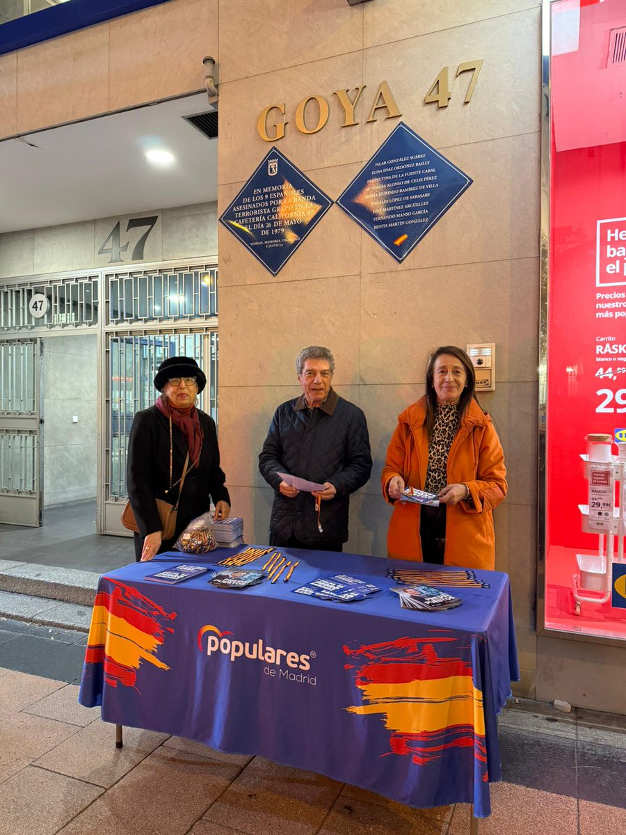 Tras un fin de semana en los Mercadillos de Navidad del Distrito, hoy tocaba la calle Goya

¡Seguimos!