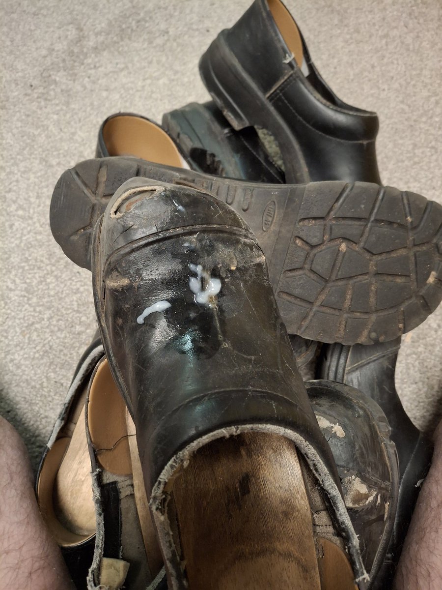 worker079's tweet image. #sikaclogs