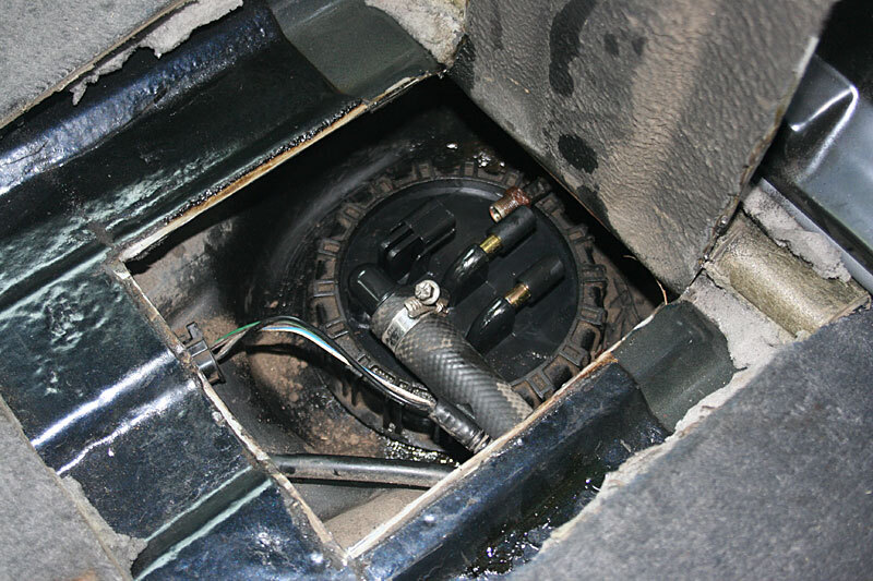 LandyBlog's tweet photo. Didn't have this Range Rover P38 for long coz it broke a lot! Changing the in tank fuel pump:  https://t.co/oI6KJuflFz https://t.co/ieTTUZreBG