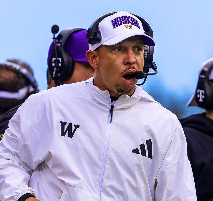 RGW_News's tweet image. Josh Heupel has offered Ryan Walters to become the next Defensive Coordinator at Tennessee. He will have a couple days to think it over. 

Walters is known as one of the best defensive coordinators in college football and his resume speaks volumes.