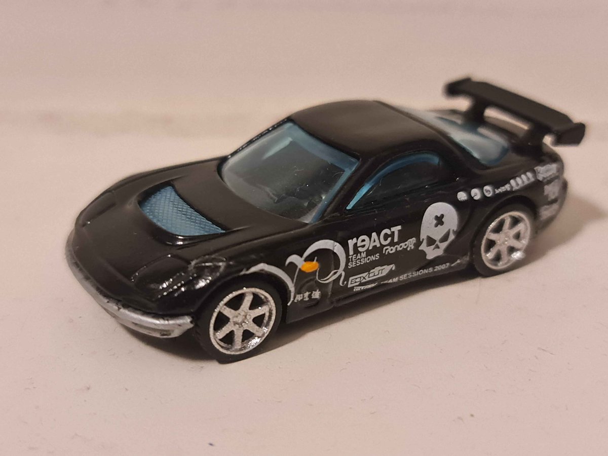 Aoiscustoms's tweet photo. Custom 1/64 Hotwheels Mazda RX-7 Drift ('95). I created the ''Battle Machine'' from NFS ProStreet. Using decals made by Milo. Decals are still hard to work with, but i am still trying to get the hang of them. But still a good result.
#hotwheels #customdiecast #mazda #RX7 https://t.co/Kj6n2jZeaG