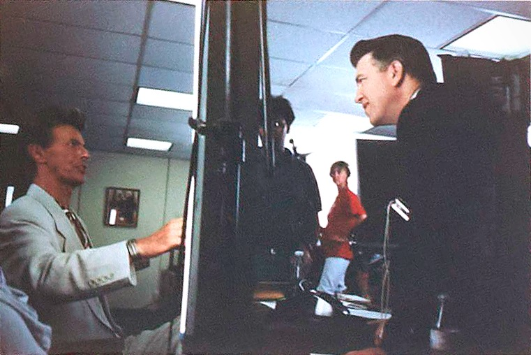 schumisnoopy's tweet photo. david bowie behind the scenes of fire walk with me https://t.co/QUBGhUopID