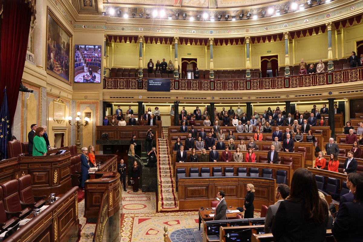 🖤 Se llamaban María Victoria, Concha, María Ángeles, Oriana Valentina, Rossmery y Jennifer.
Son las 6 últimas víctimas mortales por violencia de género, a las que hemos dedicado hoy un minuto de silencio.
Es desgarrador e inasumible en una democracia plena.
#NiUnaMenos