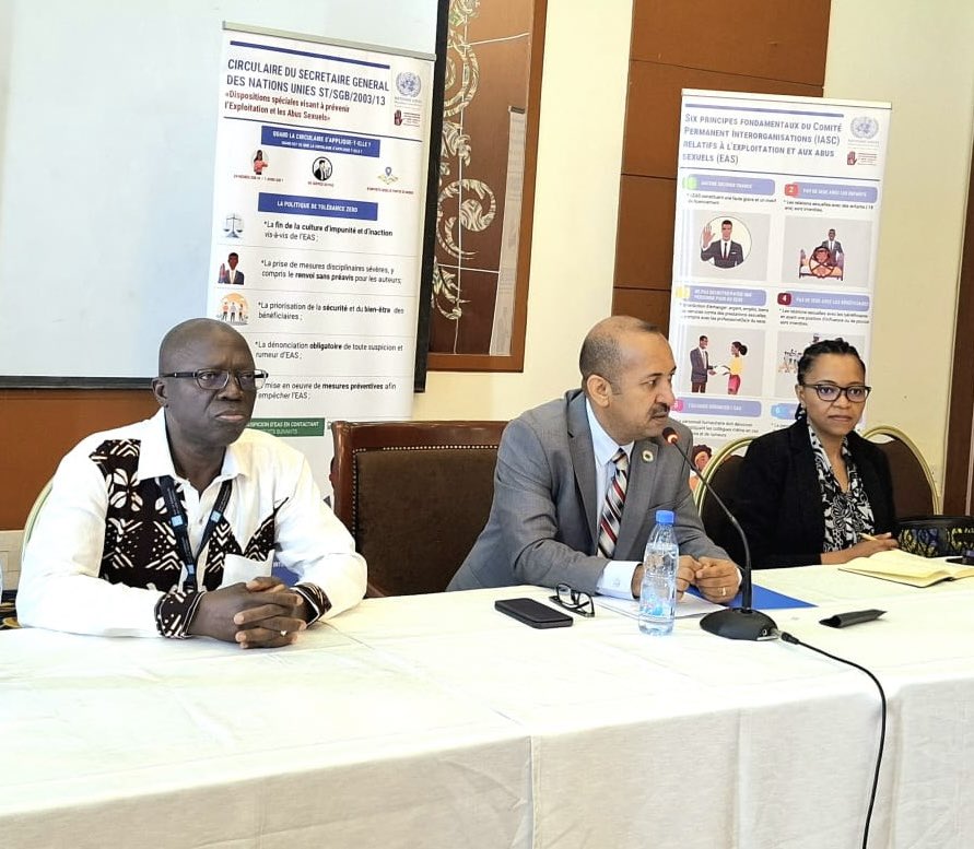 Ag_Ayoya's tweet photo. Retraite du réseau inter-agences pour la protection contre l'Exploitation et l’Abus Sexuels avec la participation de 65 points focaux des agences UN, ONG internationales et nationales pour discuter des progrès, bonnes pratiques et challenges liés à la prévention et élaborer un nouveau plan d'action 2026-2027. 

Cette retraite se tient dans un contexte difficile se caractérisant par la réduction notable des ressources consacrées aux interventions pour les victimes. 

En effet, l’impact de la réduction des financements, selon une enquête de IASC menée en avril 2025, ressort pour la RCA que, 57% des membres du réseau avaient réduit/suspendu les activités de la prévention de l’exploitation et abus sexuels (PEAS); 54% des personnels dédiés à la PEAS avaient été impactés ; 23 % des mécanismes de signalement avaient aussi été négativement impactés. 

Il me plait de rappeler, toutefois, que depuis sa création en 2016, le Réseau a connu une évolution significative, passant de moins de 40 membres en 2019 à plus de 200 en 2025. Le réseau répond à toutes les normes statutaires fixées par IASC : i) Un mécanisme de coordination interagences sous l’autorité du RC/HC, ii) Un Protocole Opérationnel Standard pour le partage d’informations et l’orientation des victimes ; iii) une stratégie inter-agences, iv) des plans d’action pluriannuels ainsi que des rencontres statutaires régulières, v) des évaluations interagences des risques, vi) des circuits de référencement pour les victimes. 

Mes sincères remerciements à l’OMS @OMSCentrafrique pour le financement de cet atelier. 
@RcaUnct @OCHA_CAR