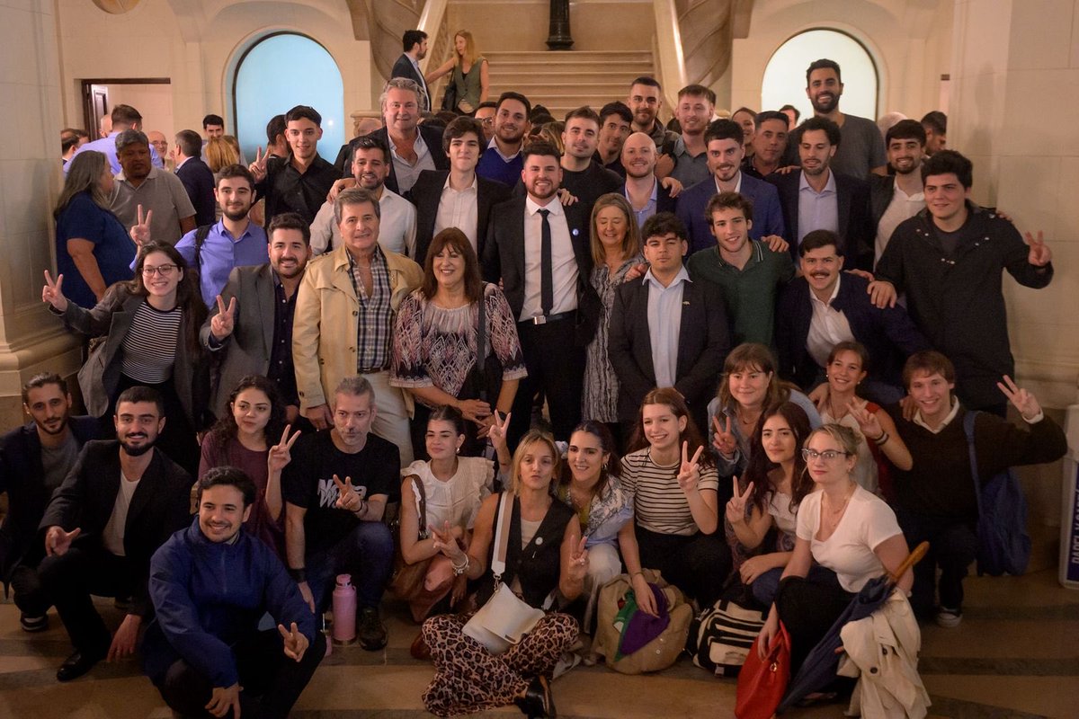 francaporiccio's tweet image. GRACIAS.

Hoy juré como legislador porteño y el desafío será colectivo, como todo en esta vida ✌🏽